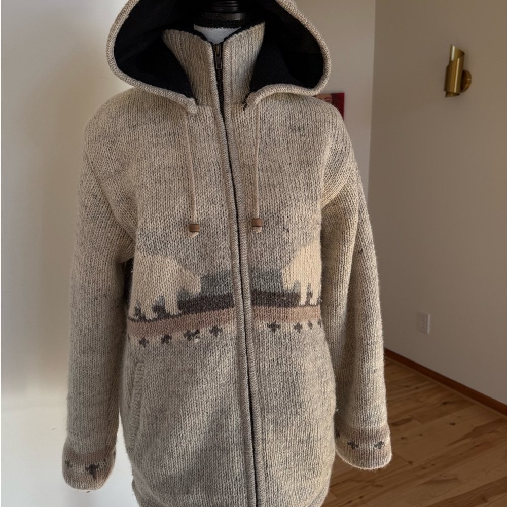 Polar bear zippered hoodie sweater Rocky Mountain outfiters
